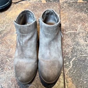 Tan booties (ankle boots)